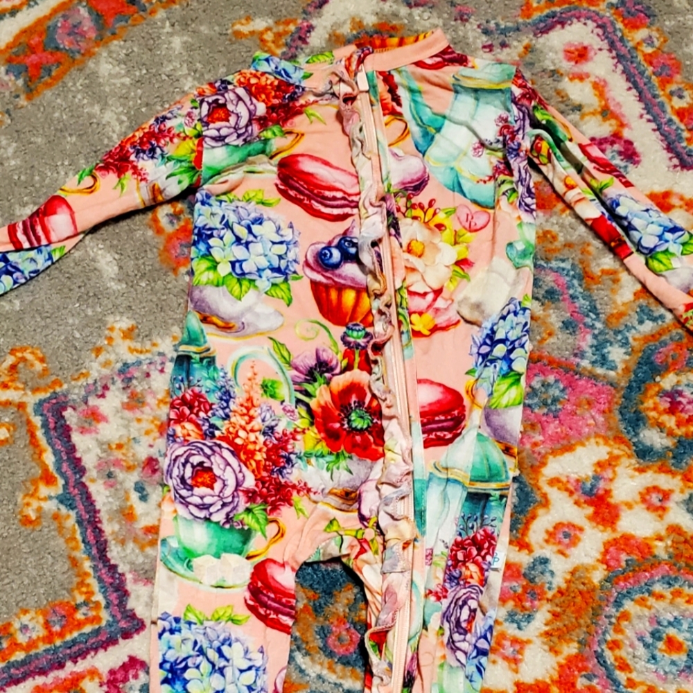 Posh peanut macaroons 6-9 month footie